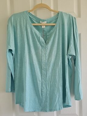 Mod-O-Doc Women's Light Aqua Long-Sleeve V-Neck Top